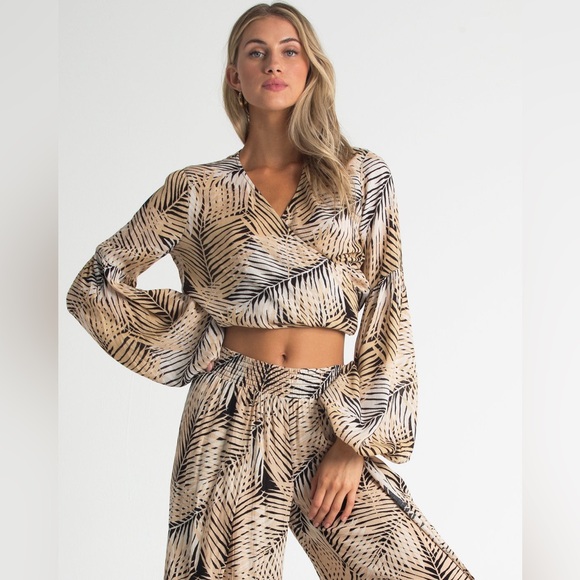 Billabong Tan and Black Patterned Top - Picture 4 of 7